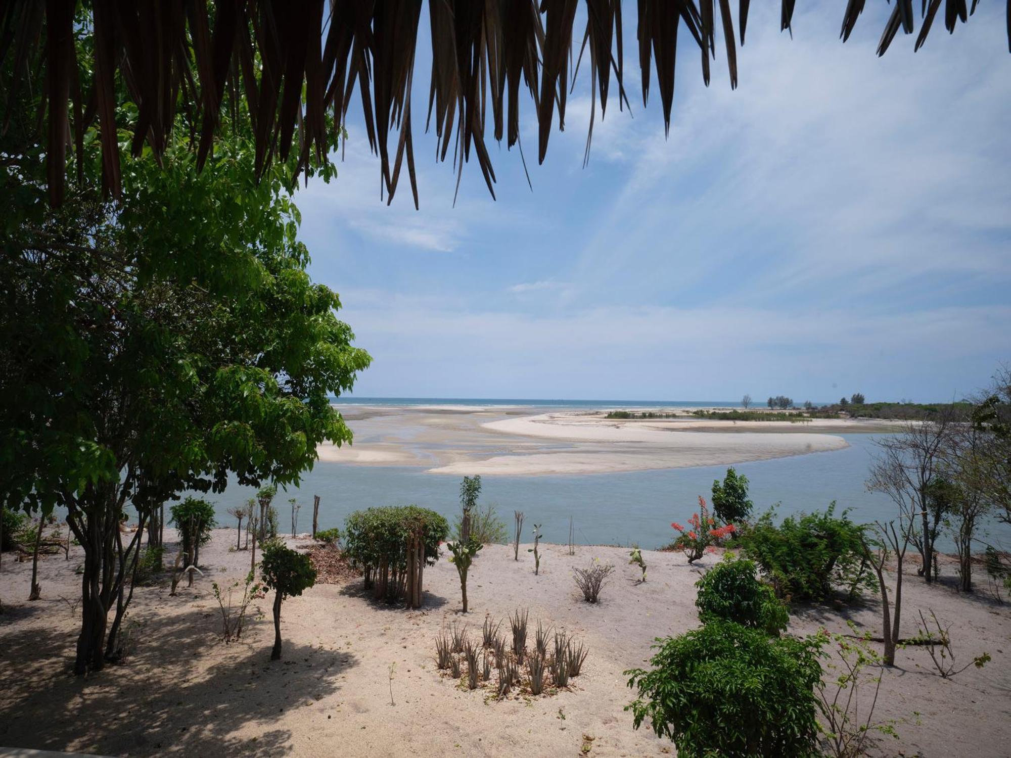 Antsanitia Resort Mahajanga Extérieur photo