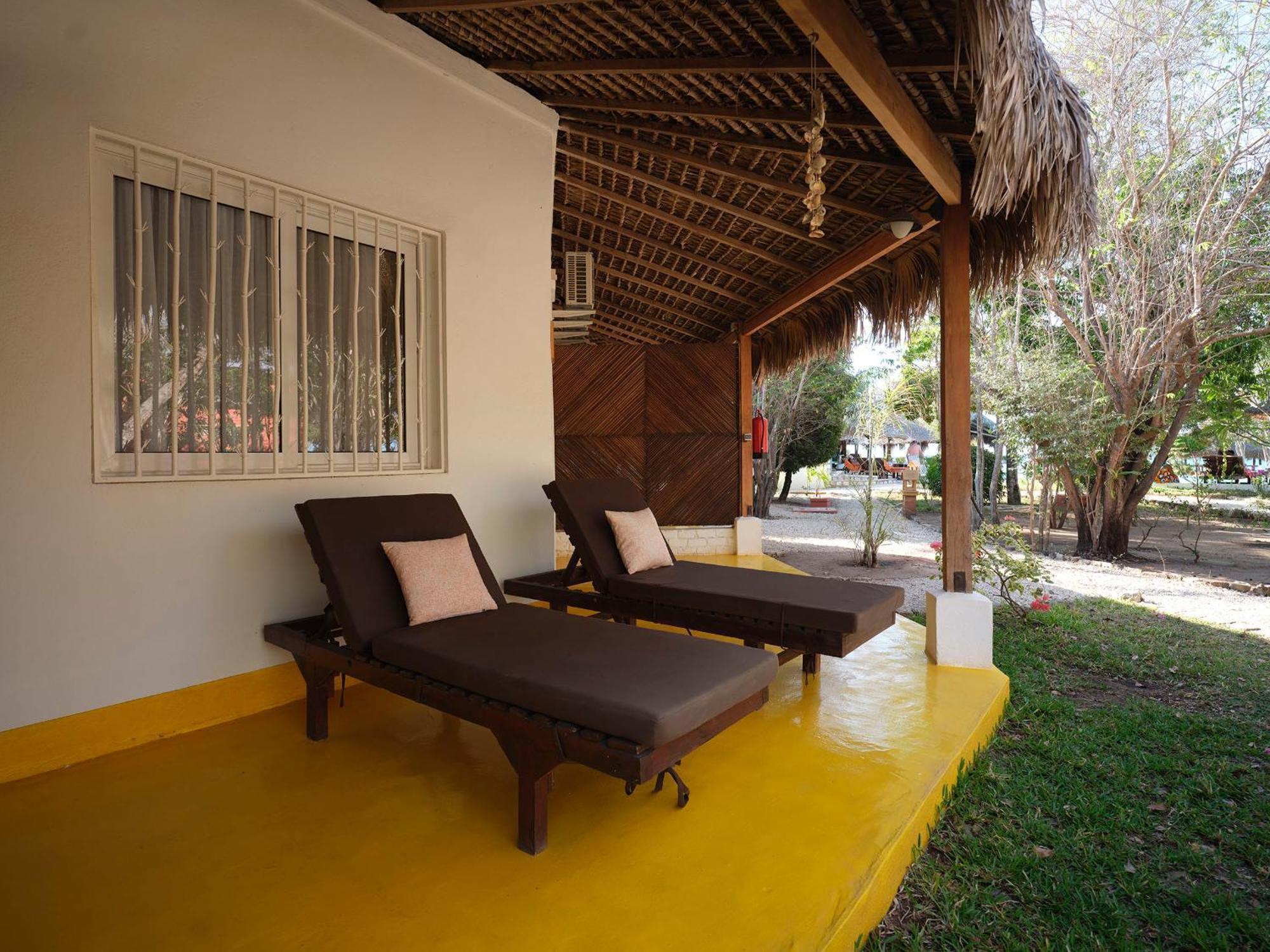 Antsanitia Resort Mahajanga Extérieur photo