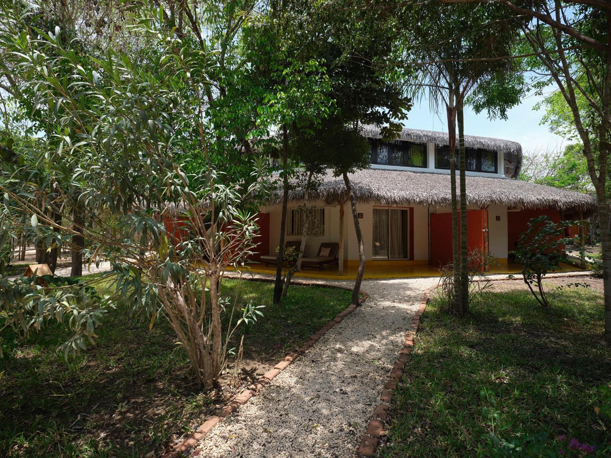 Antsanitia Resort Mahajanga Extérieur photo