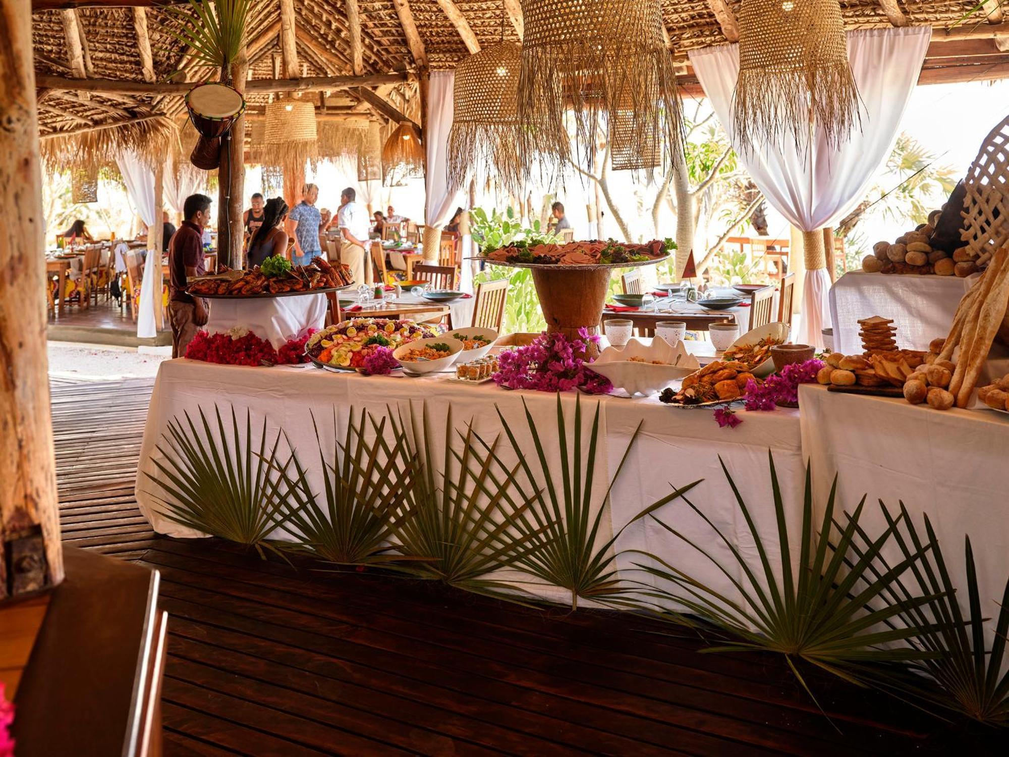 Antsanitia Resort Mahajanga Extérieur photo